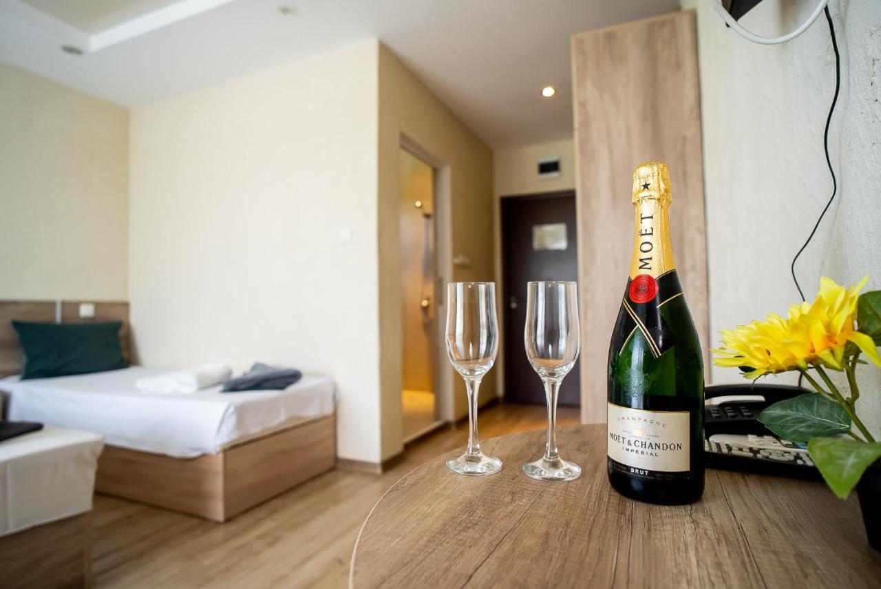 Hotel Royal Bath Banya  Bagian luar foto