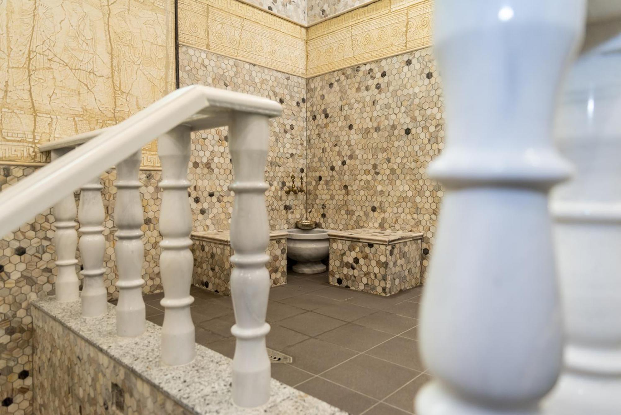 Hotel Royal Bath Banya  Bagian luar foto