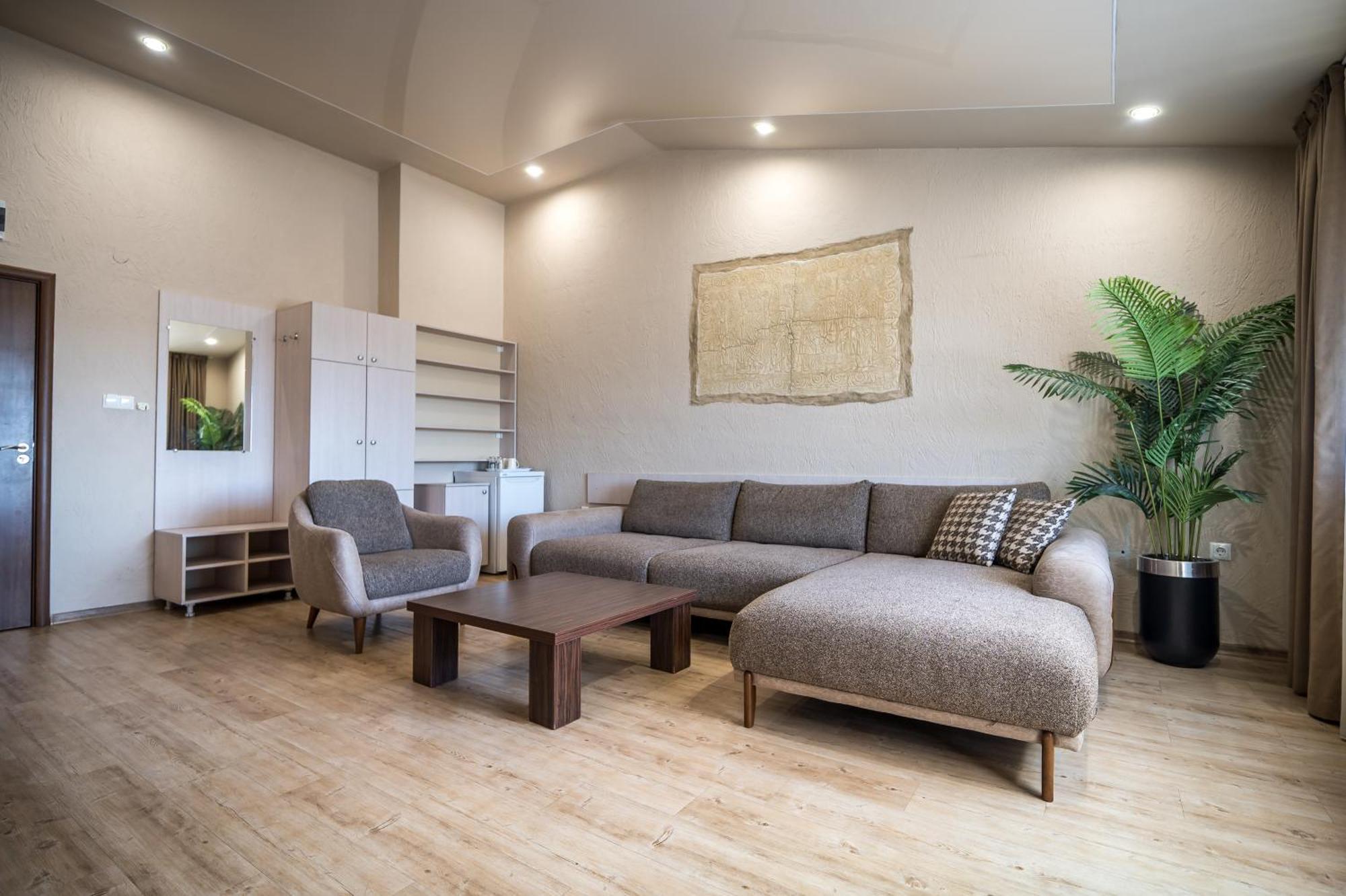 Hotel Royal Bath Banya  Bagian luar foto