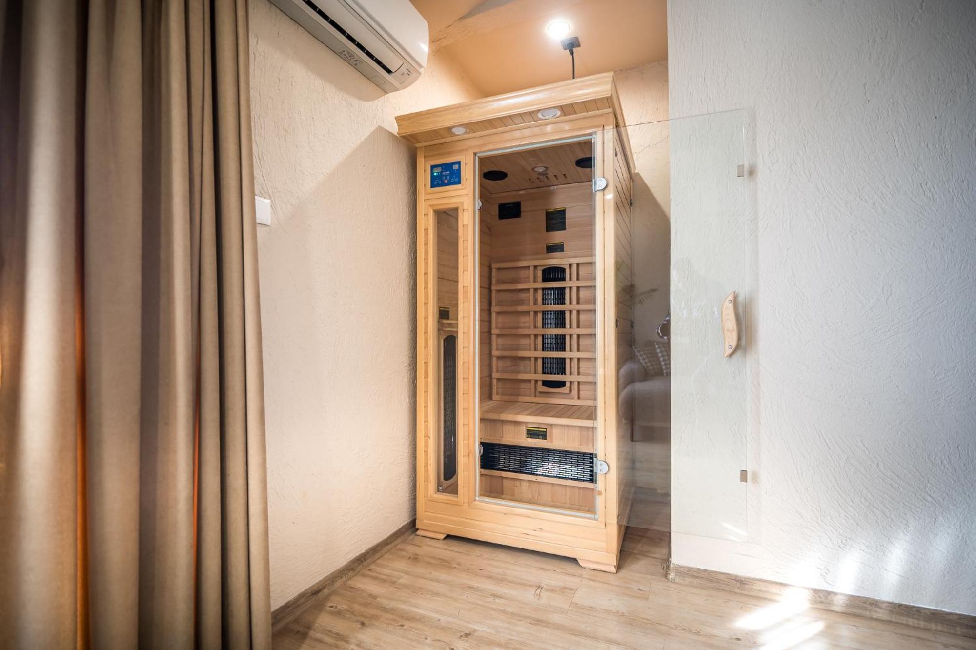 Hotel Royal Bath Banya  Bagian luar foto