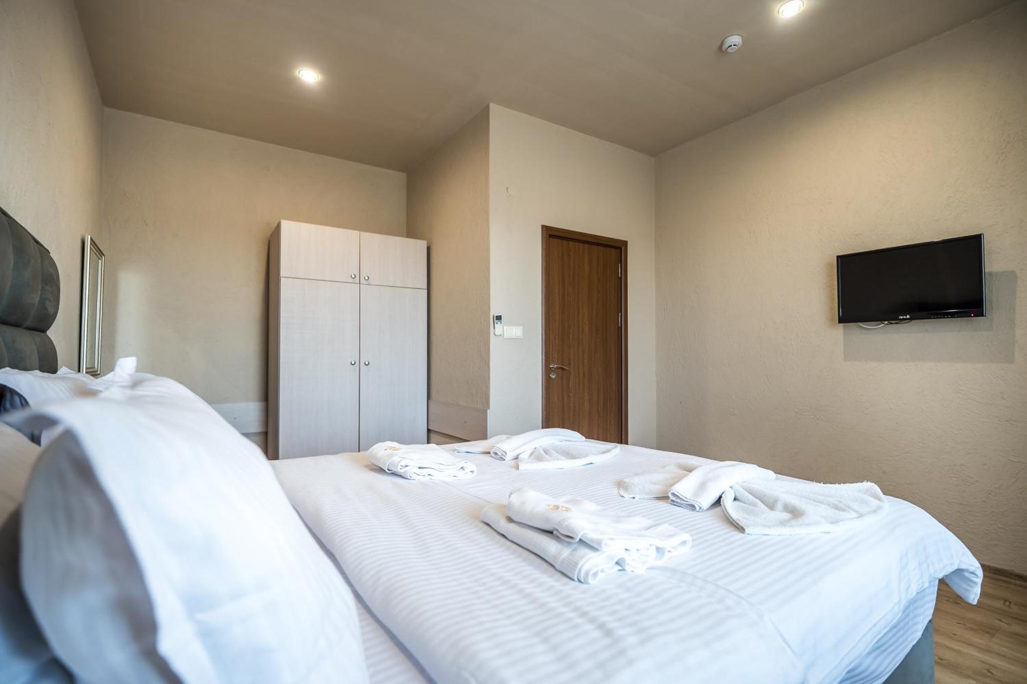 Hotel Royal Bath Banya  Bagian luar foto