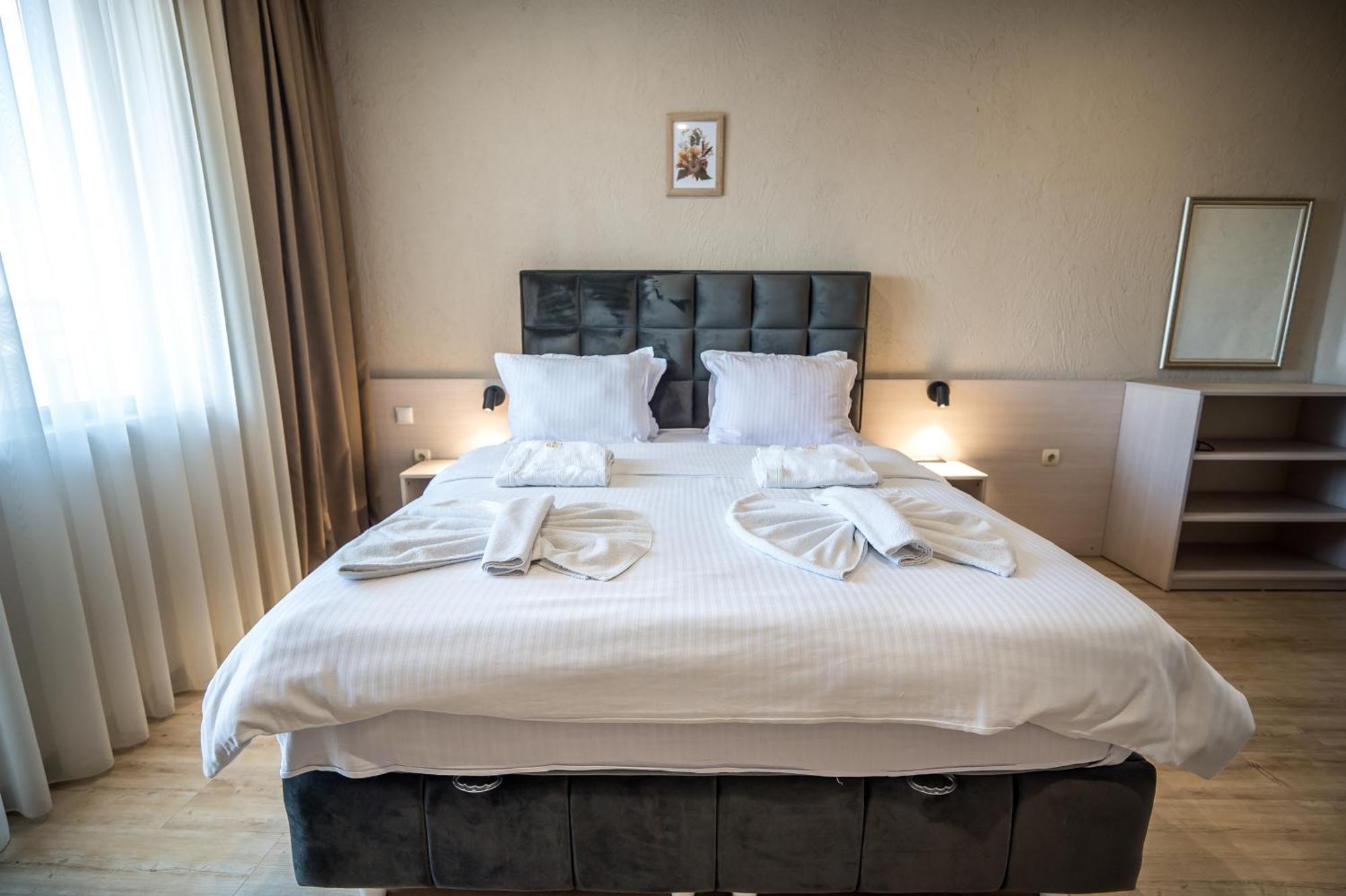 Hotel Royal Bath Banya  Bagian luar foto
