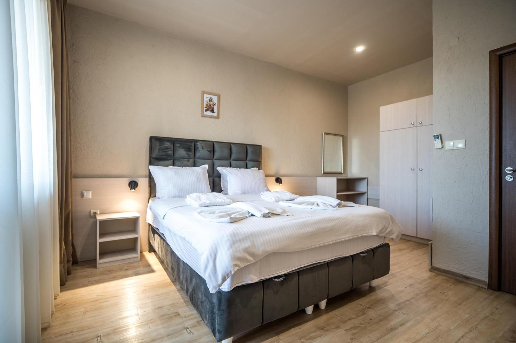 Hotel Royal Bath Banya  Bagian luar foto
