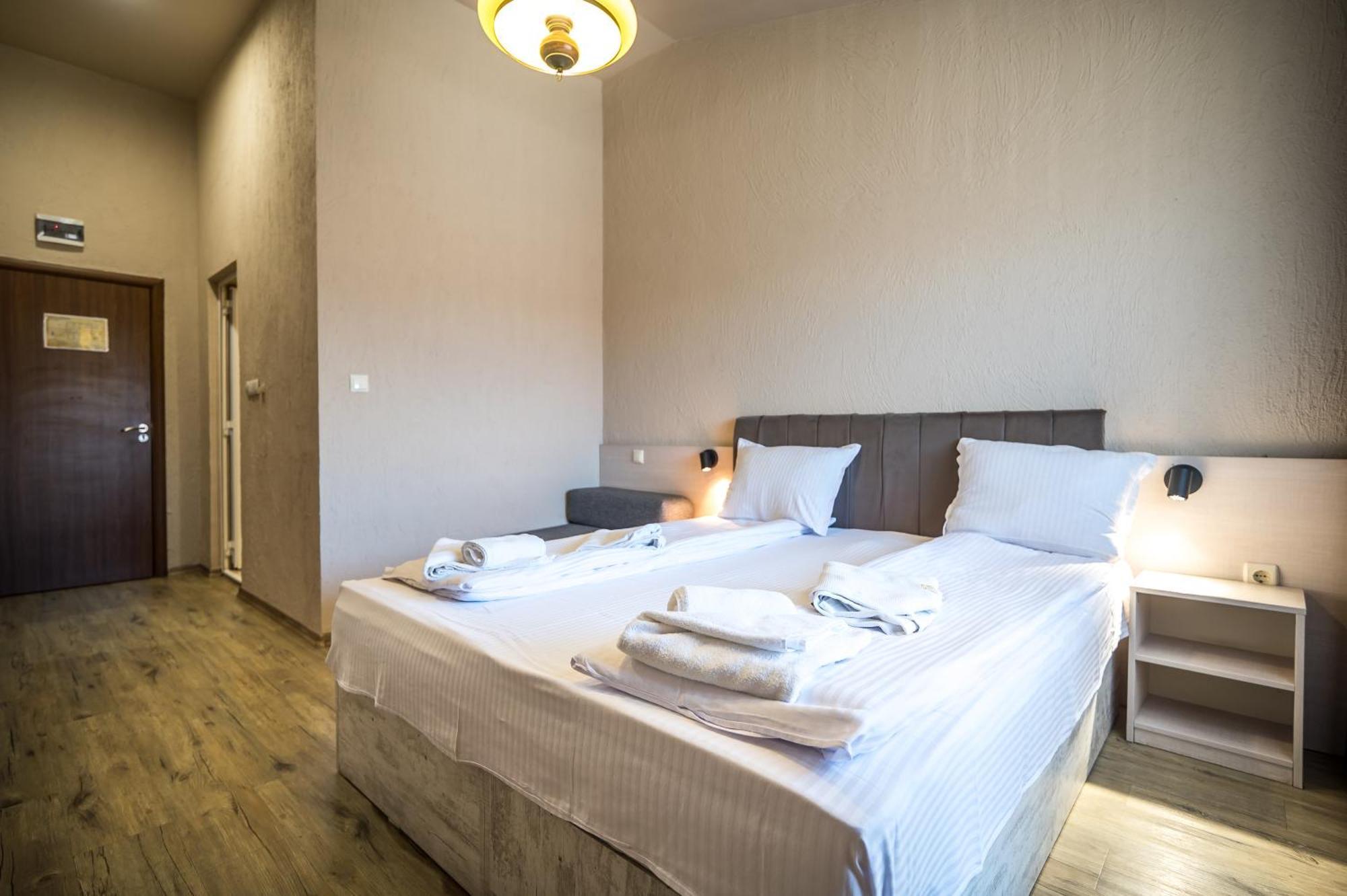 Hotel Royal Bath Banya  Bagian luar foto