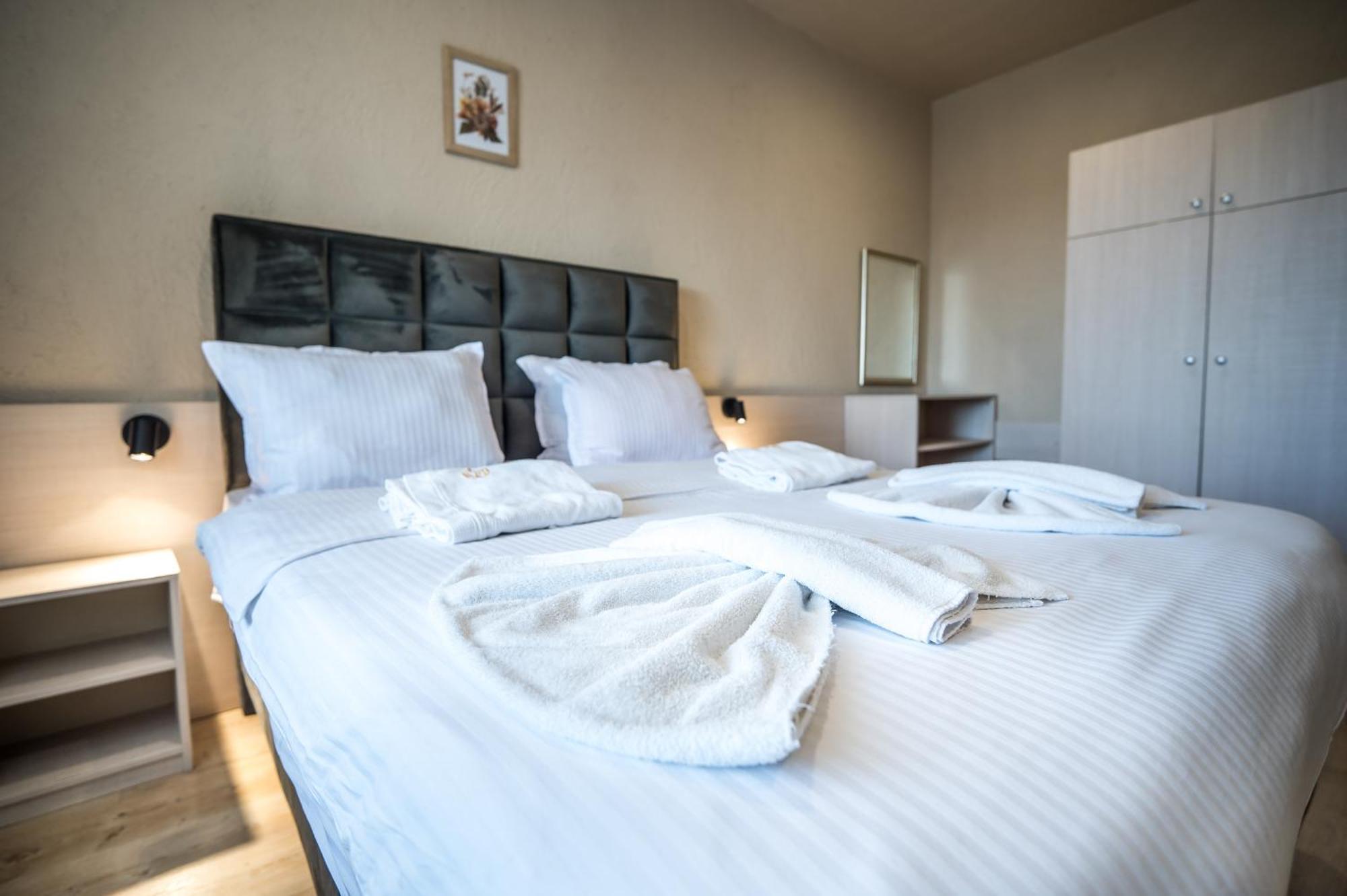 Hotel Royal Bath Banya  Bagian luar foto
