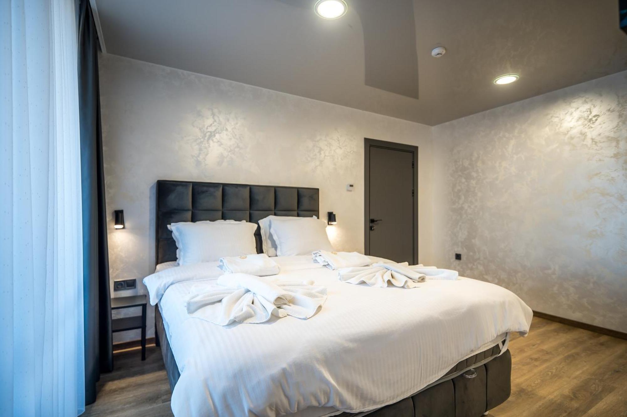 Hotel Royal Bath Banya  Bagian luar foto