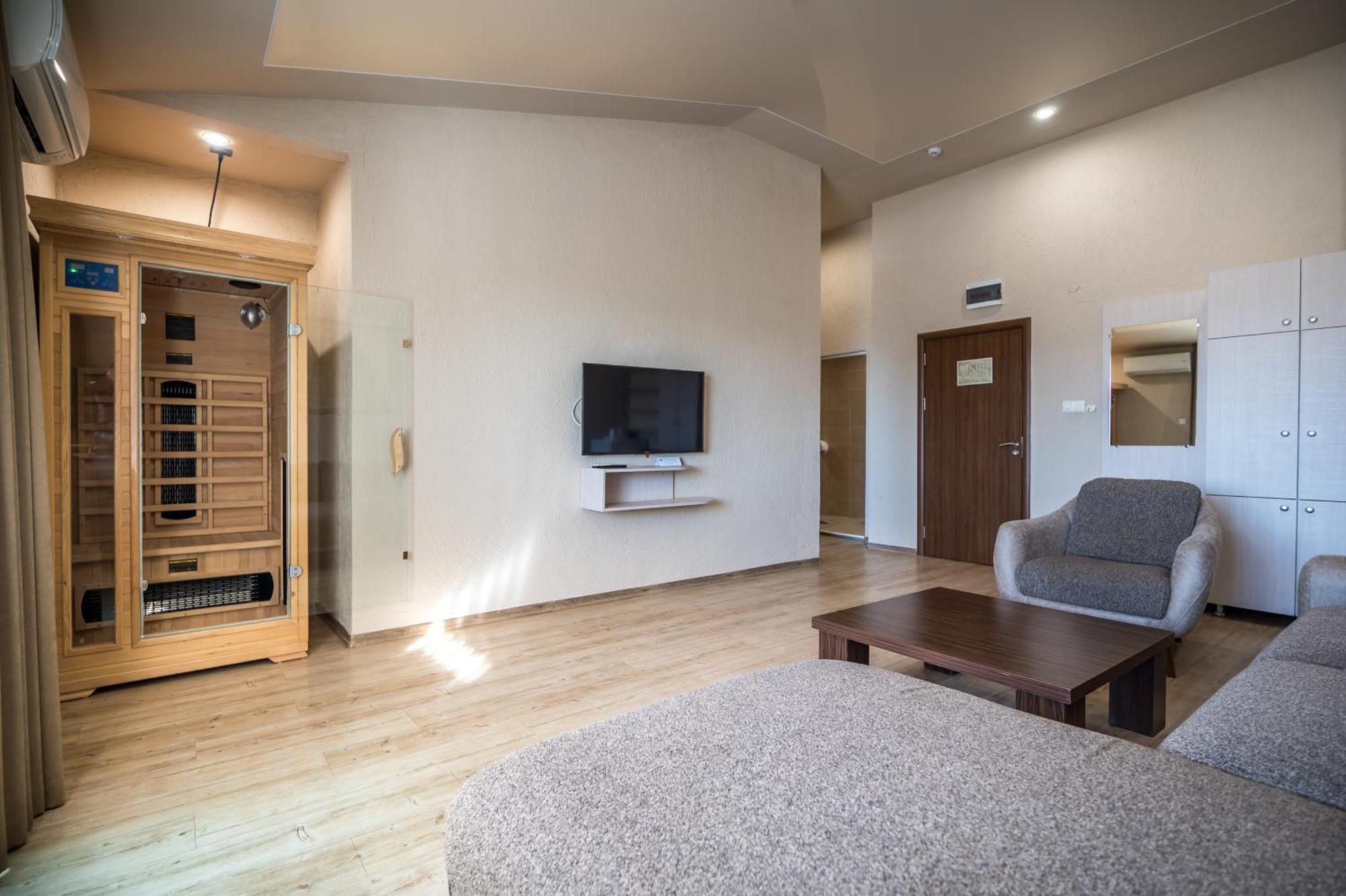 Hotel Royal Bath Banya  Bagian luar foto