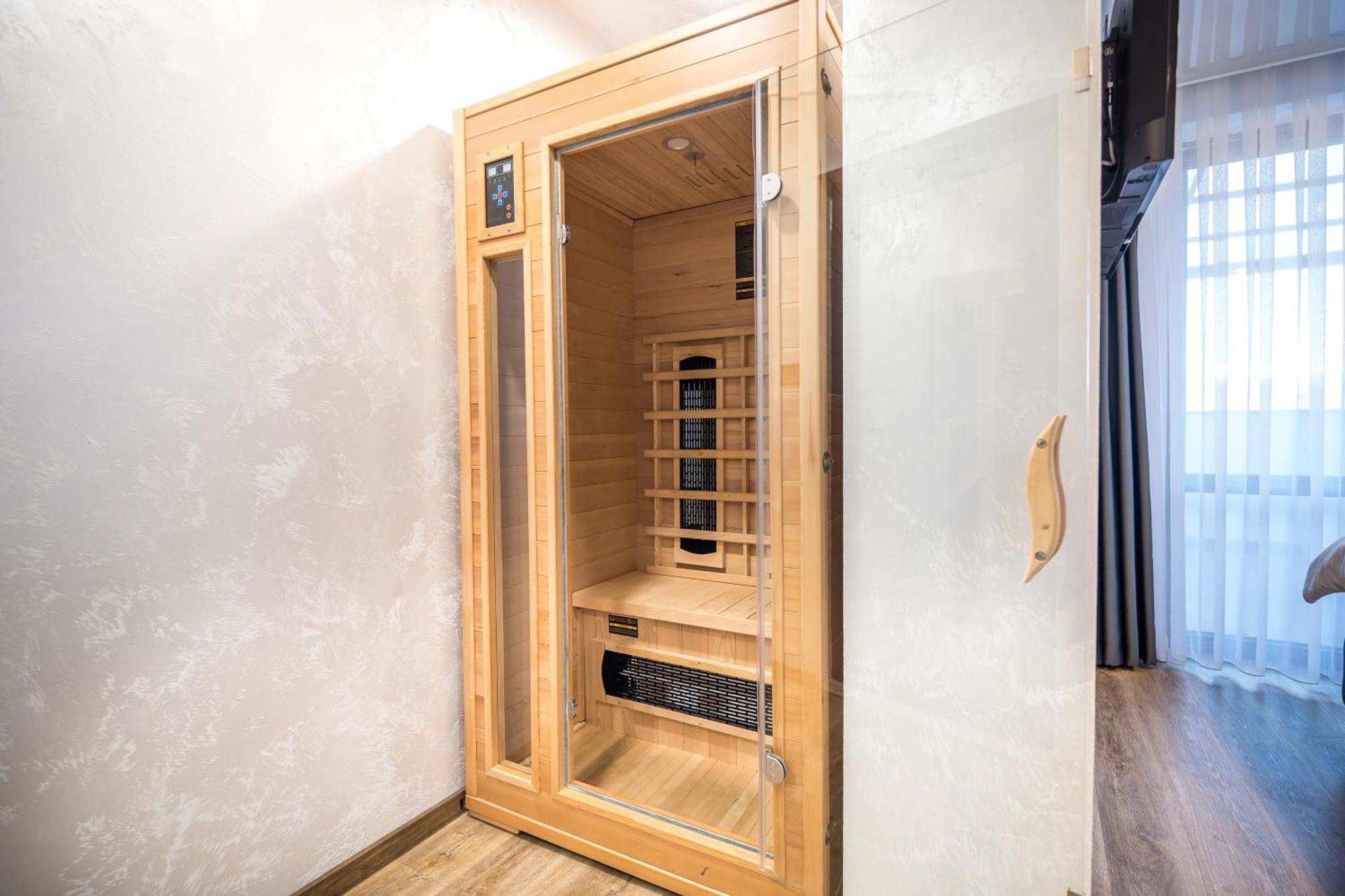 Hotel Royal Bath Banya  Bagian luar foto