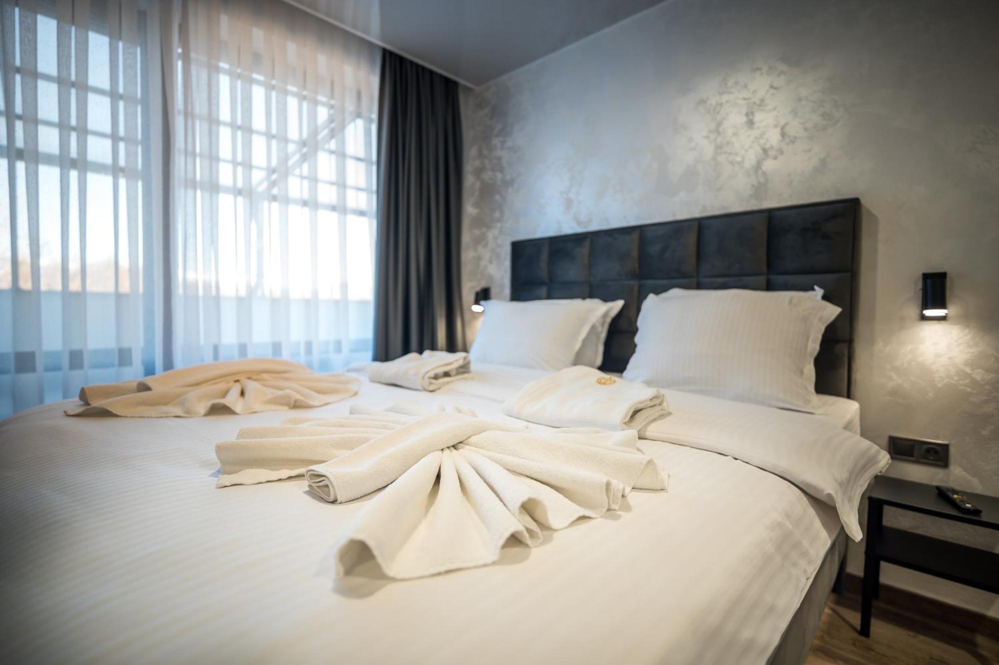 Hotel Royal Bath Banya  Bagian luar foto