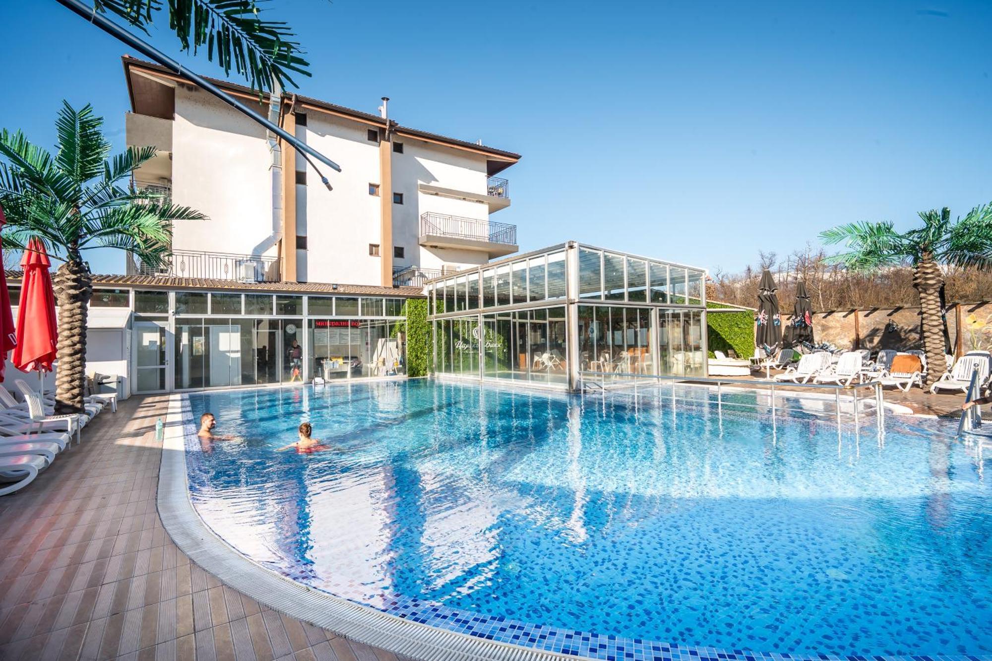 Hotel Royal Bath Banya  Bagian luar foto